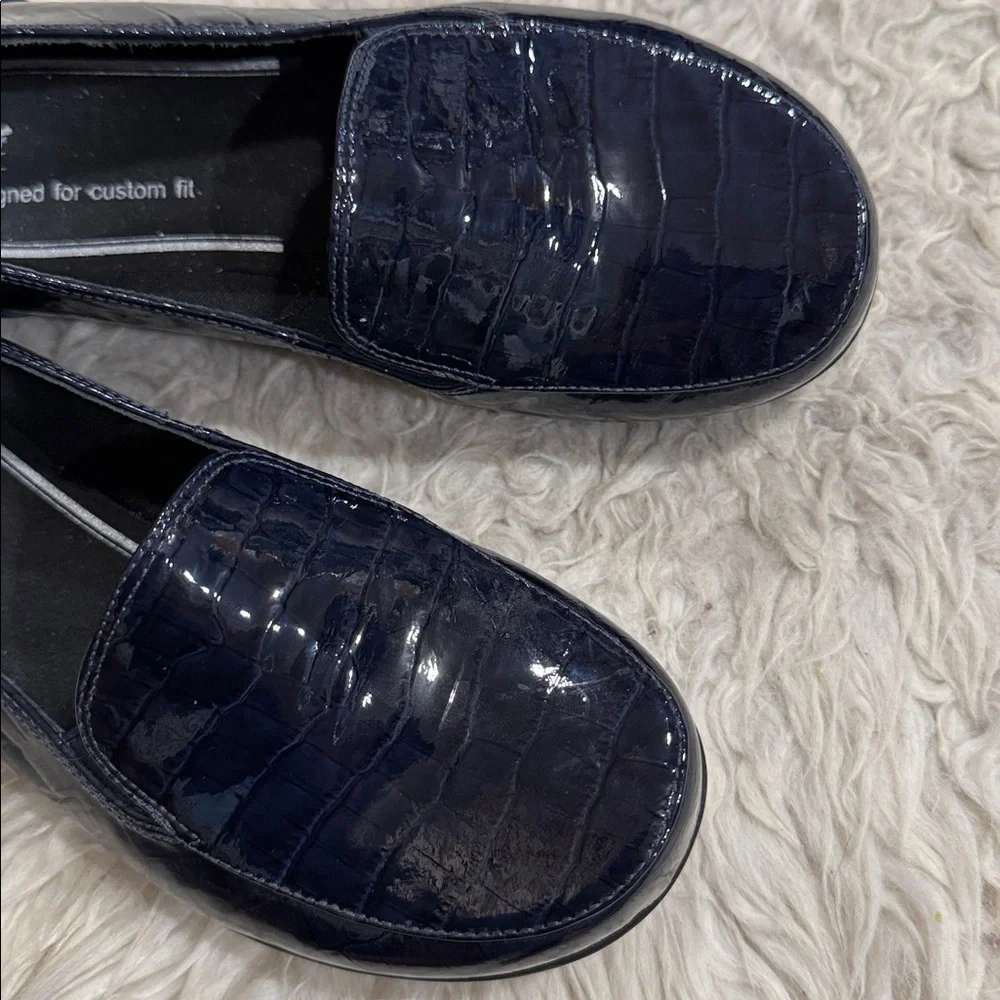 Abeo 24/7‎ Avery Blue Patent Loafer Women’s Size 5